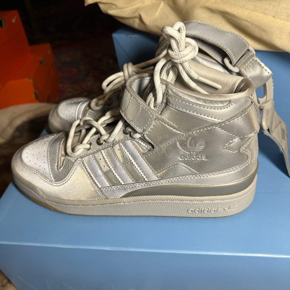 Adidas IVP Forum MID brand new unisex silver size 8